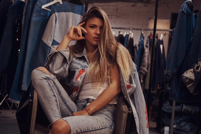 seductive-girl-wearing-jeans