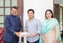 सचिन तेंडुलकर यांनी घेतली मुख्यमंत्री देवेंद्र फडणवीस यांची भेट; पुत्र अर्जुनच्या लग्नाचे दिले निमंत्रण