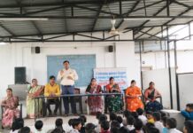 धानोरीत ‘व्यसनमुक्ती अभियाना’ला उत्स्फूर्त प्रतिसाद; सिद्धार्थ शिक्षण संस्थेचा स्तुत्य उपक्रम Dignitaries providing guidance during an addiction-free campaign at Dr. Babasaheb Ambedkar Vidyalaya in Dhanori.