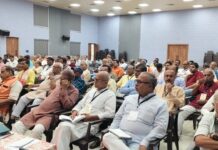 आयुष्मान भारत कार्ड मोहीम स्तरावर उपलब्ध करून द्या; जिल्हाधिकारी जितेंद्र डुडी यांचे निर्देश