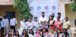 चंदनसावरगाव | मिराई प्रतिष्ठानतर्फे गुणवंत विद्यार्थ्यांचा गौरव चंदनसावरगाव येथील लालबहादूर शास्त्री विद्यालयात मिराई प्रतिष्ठानतर्फे दहावीच्या गुणवंत विद्यार्थ्यांचा सत्कार करताना मान्यवर.